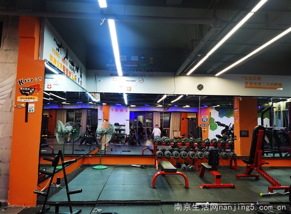 优价转让临街精装、带会员和品牌器材的健身房