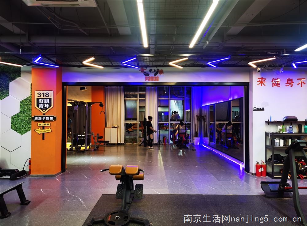 优价转让临街精装、带会员和品牌器材的健身房